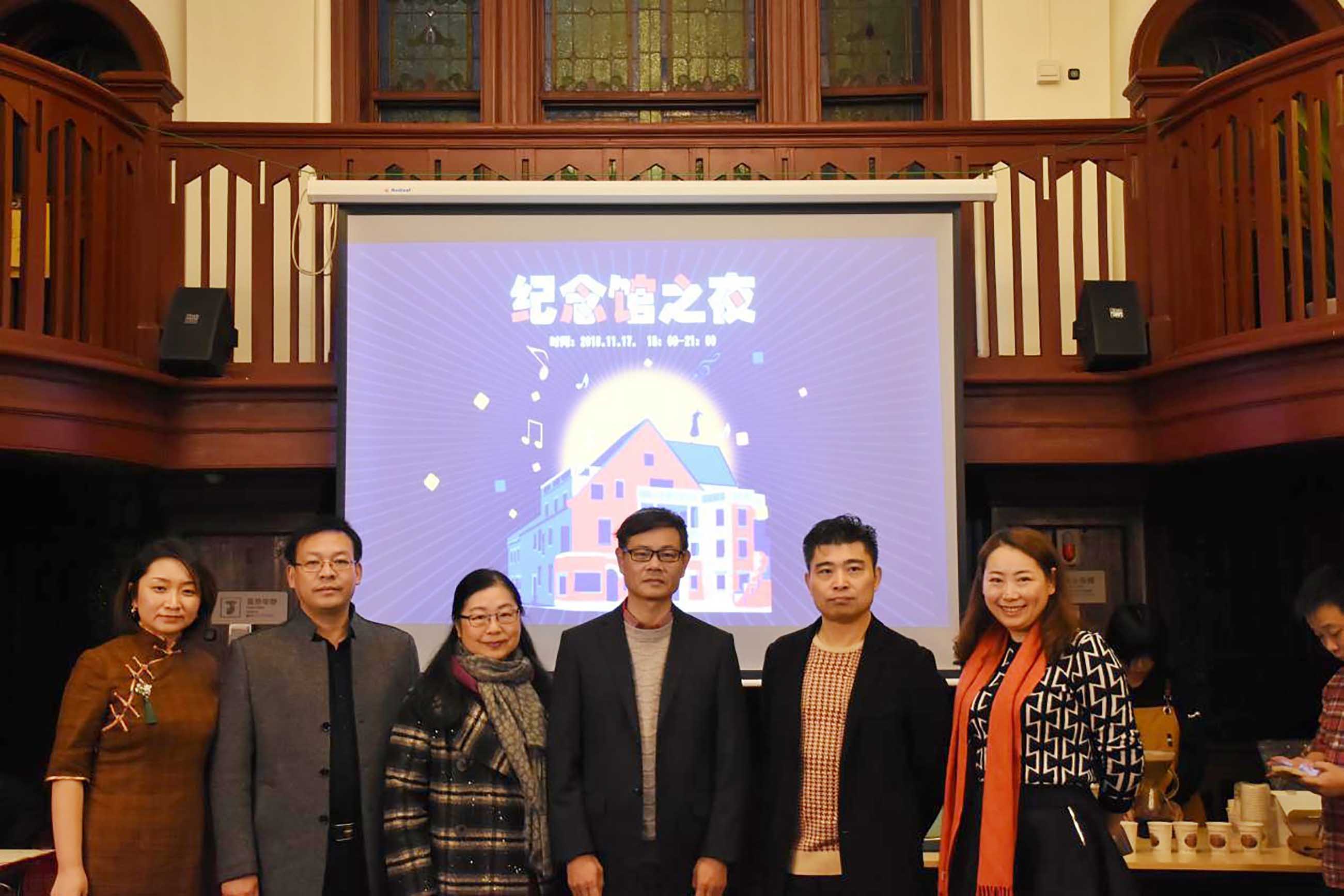 环境设计系主任陈莉老师、江汉大学邹少军院长、曹琳院长、武汉中共中央机关旧址纪念馆袁钢馆长、吕宏杰主任、赵丽主任合影留念.jpg